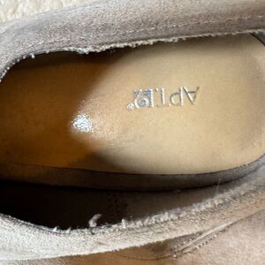Women’s suede heels size 8.5 Apt. 9